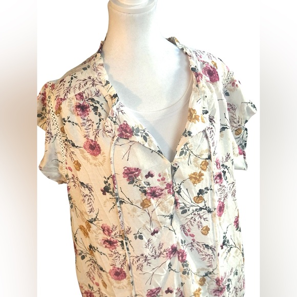 NWOT Buffalo David Bitton Women’s Floral Short Sleeve Blouse Large - Picture 5 of 6